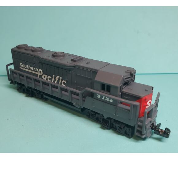 South Pacific 9725 Locomotive Train - 4" - Picture 1 of 7